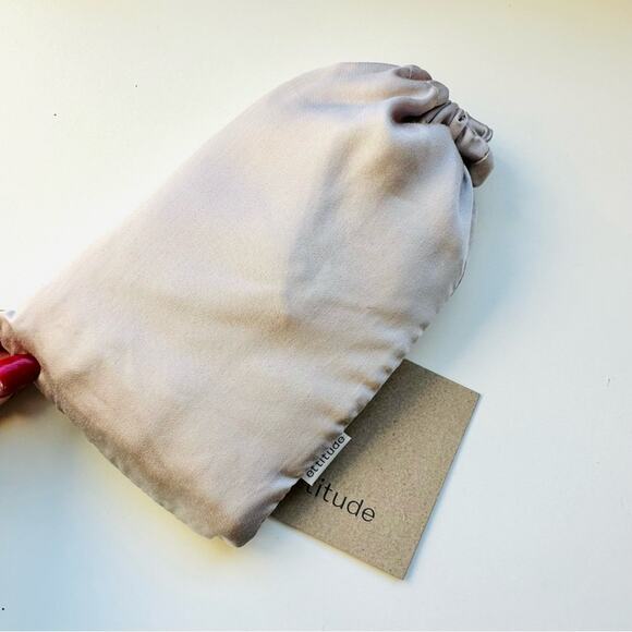 NEW ETTITUDE Soft Light Grey Gray Silver Bamboo Lyocell Pillowcase Cover - Picture 3 of 7